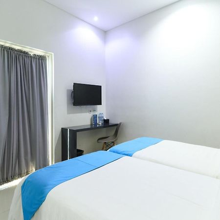 Hotel Berlian International Surabaya Bagian luar foto