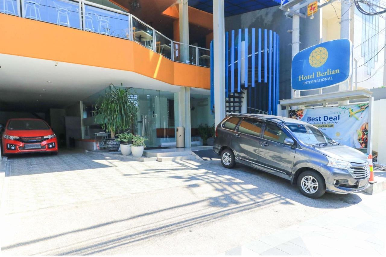 Hotel Berlian International Surabaya Bagian luar foto