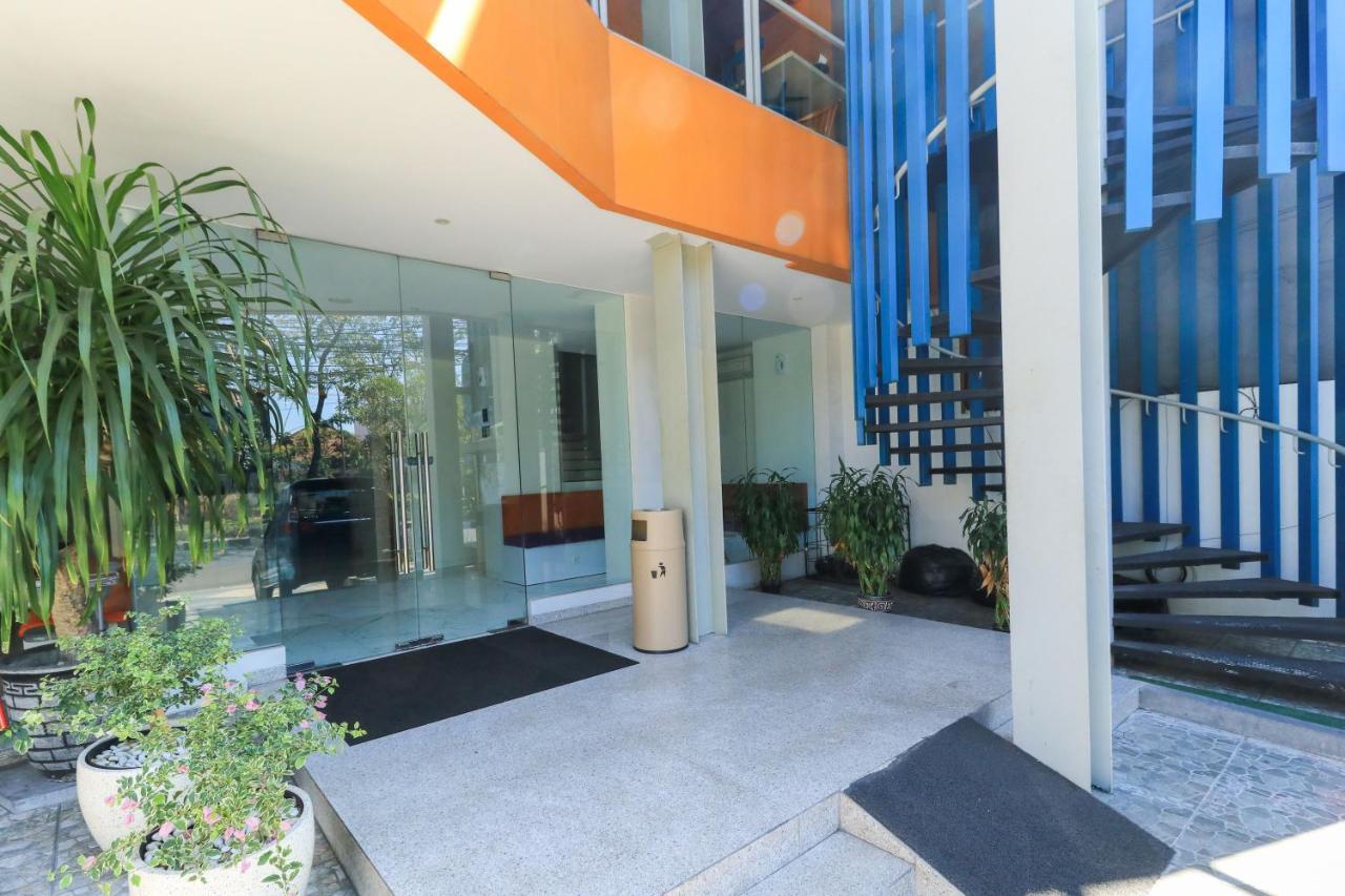 Hotel Berlian International Surabaya Bagian luar foto