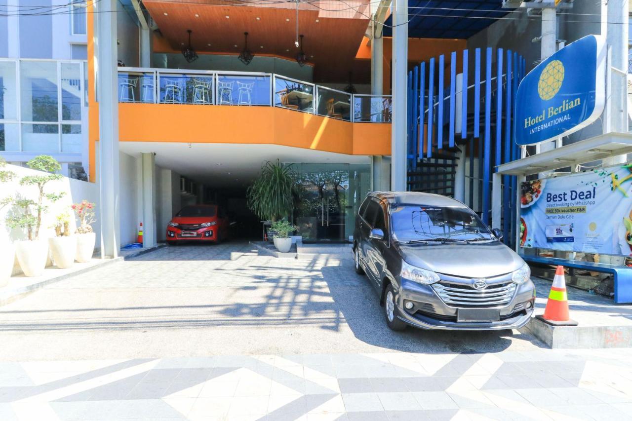 Hotel Berlian International Surabaya Bagian luar foto