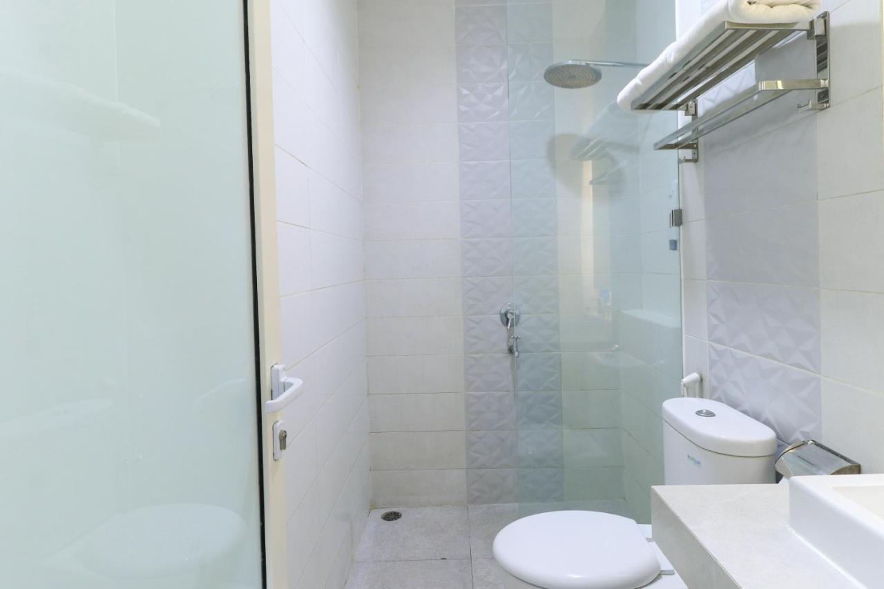 Hotel Berlian International Surabaya Bagian luar foto